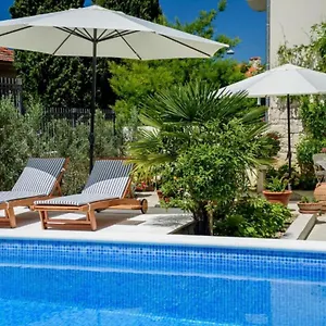 Guest house Palace Schoen Milesi - Esense Of Prestige - Private Pool - Old Money Style Luxury - Walking Distance To The Old Town, The And Amenities - Buralux, Split
